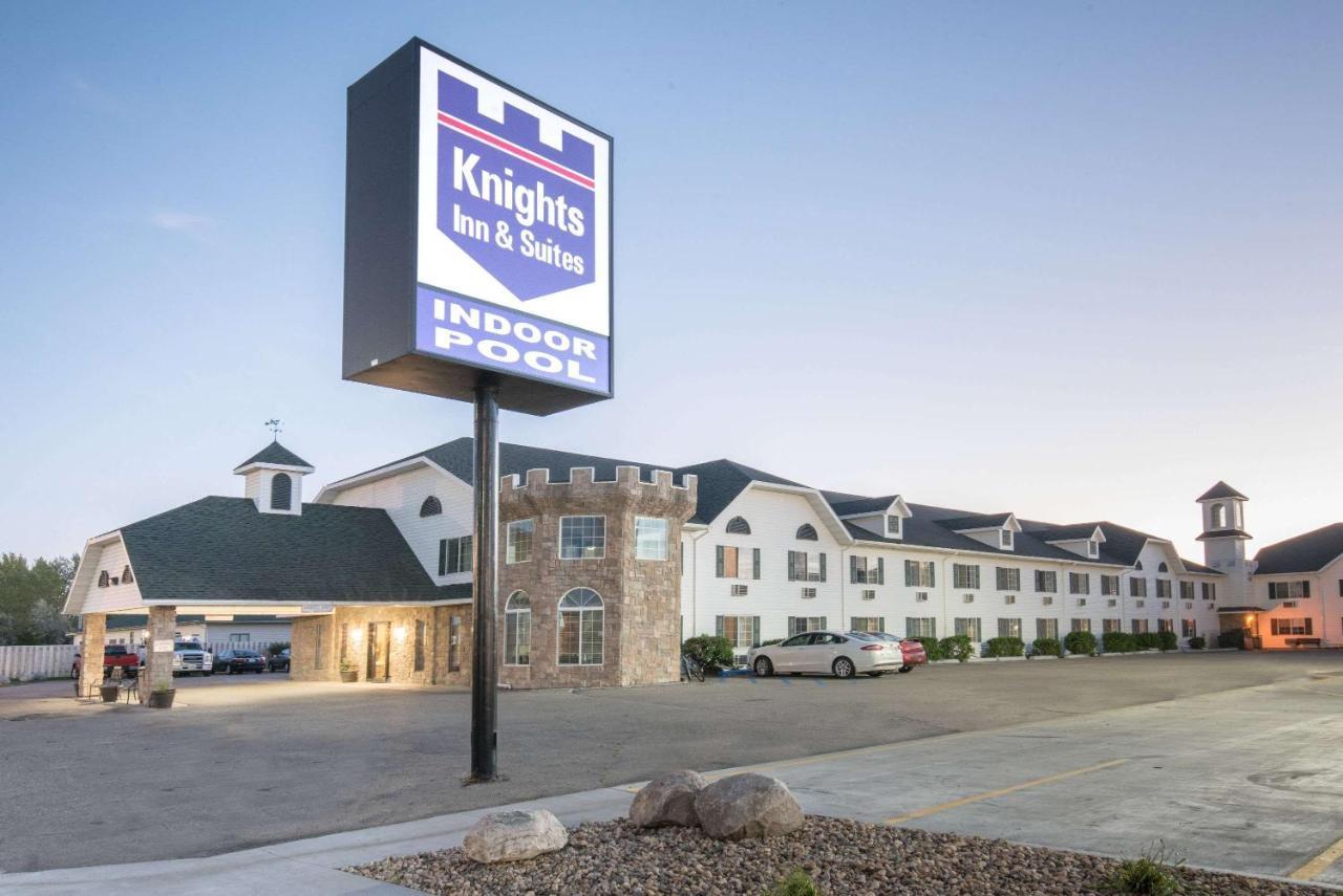 Knights Inn And Suites - Гранд-Форкс Экстерьер фото
